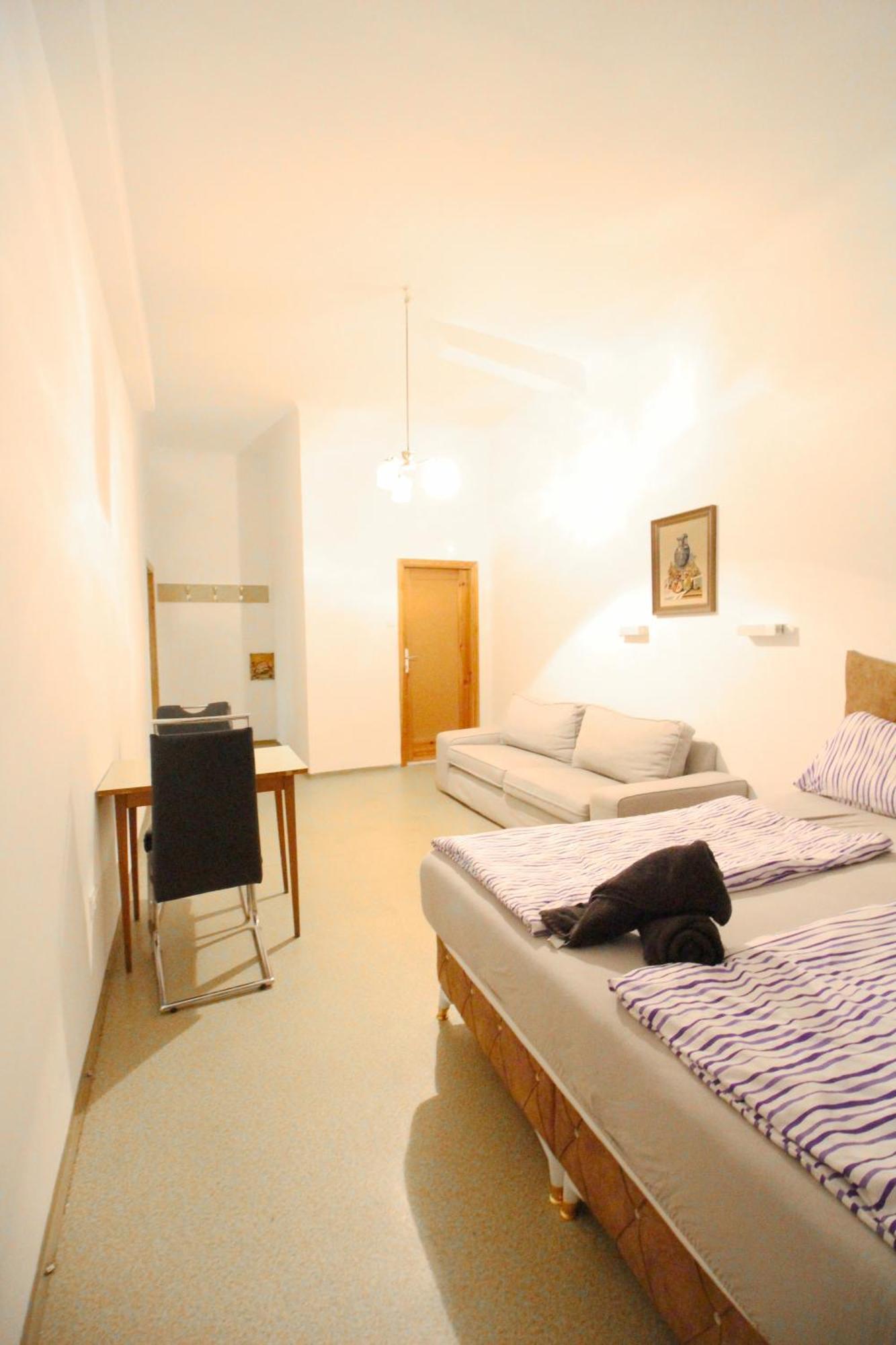Apartahotel Triple In Hutteldorfer Strasse Area *