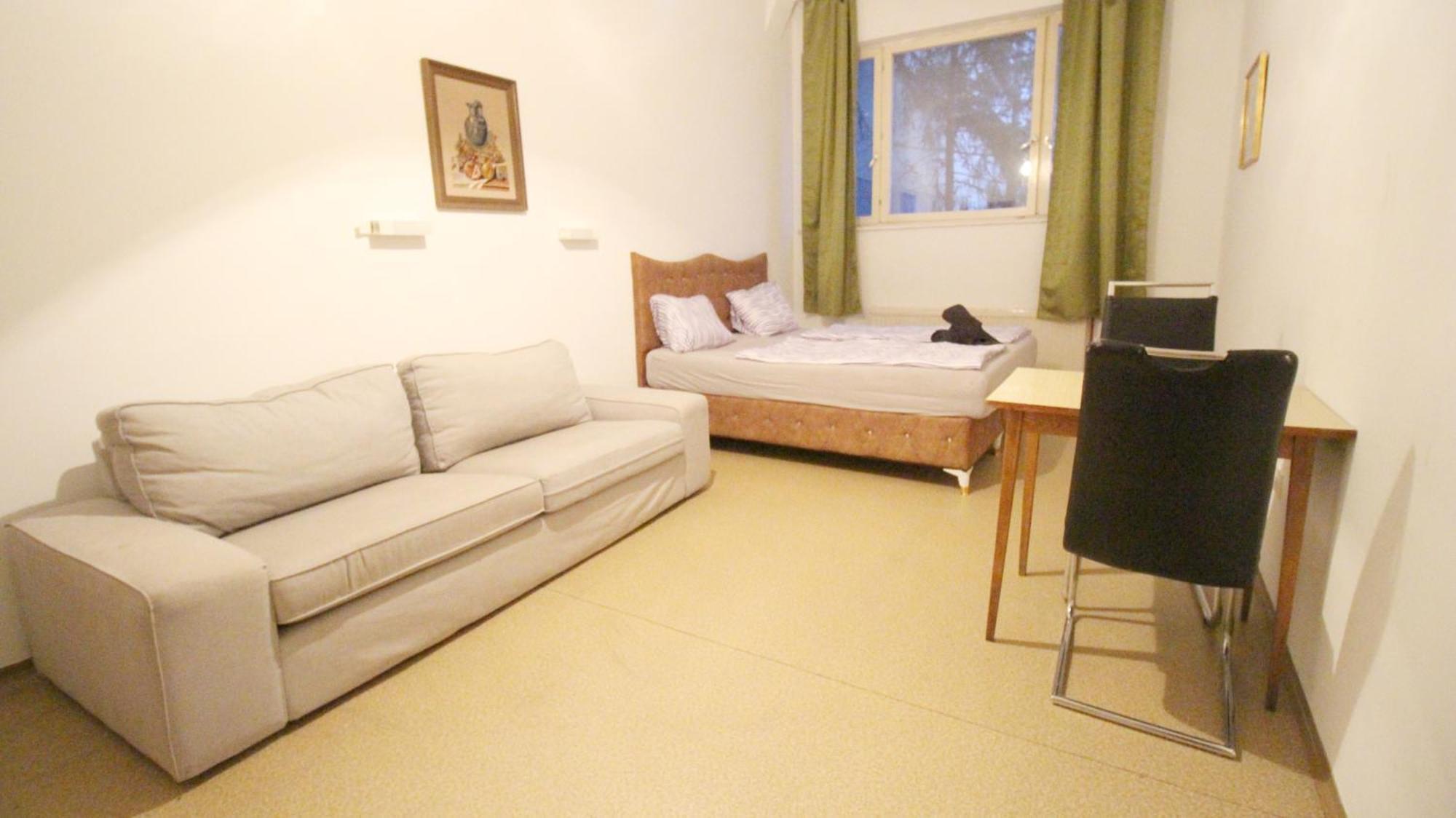 Apartahotel Triple In Hutteldorfer Strasse Area