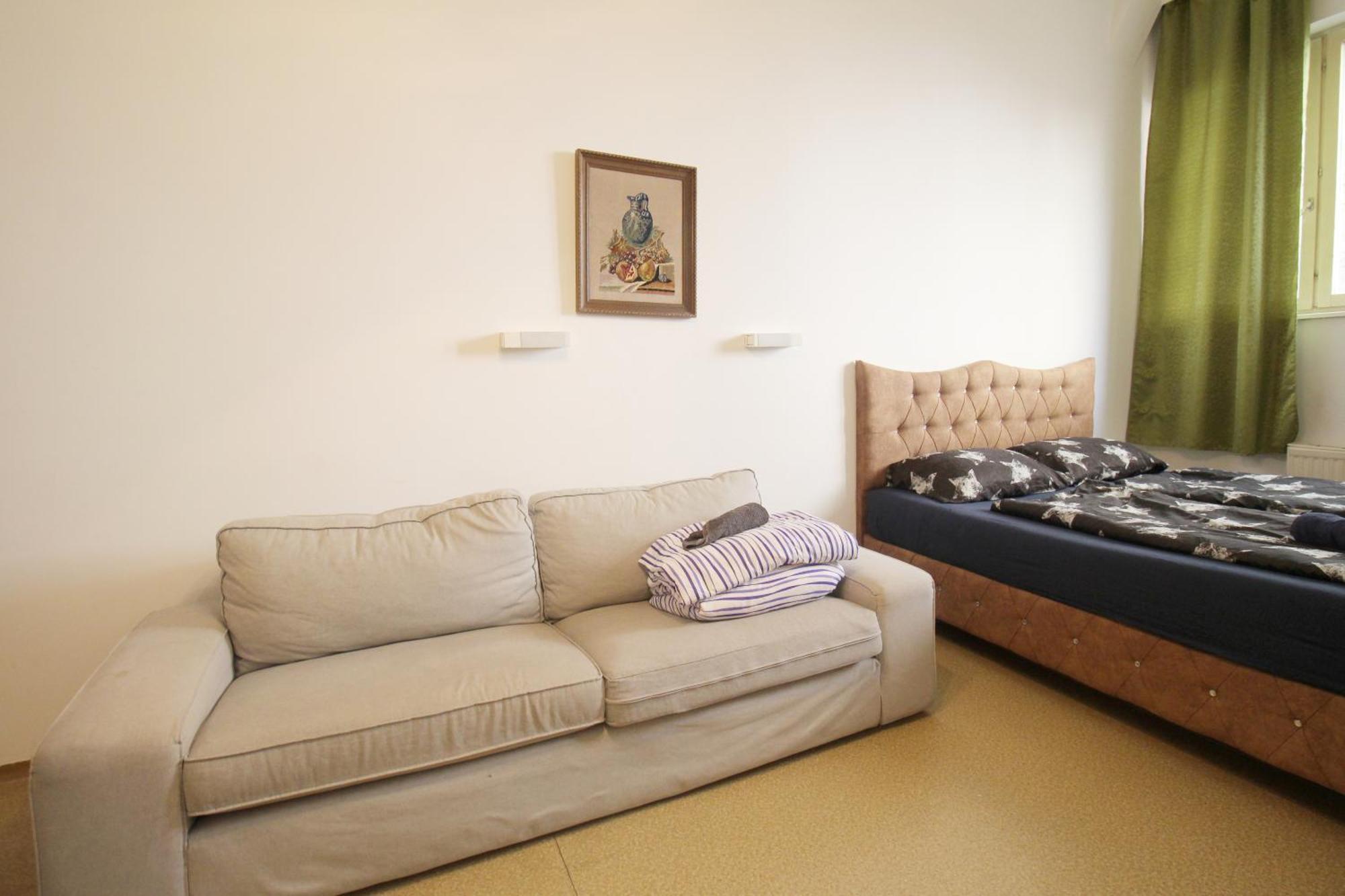 Apartahotel Triple In Hutteldorfer Strasse Area Viena